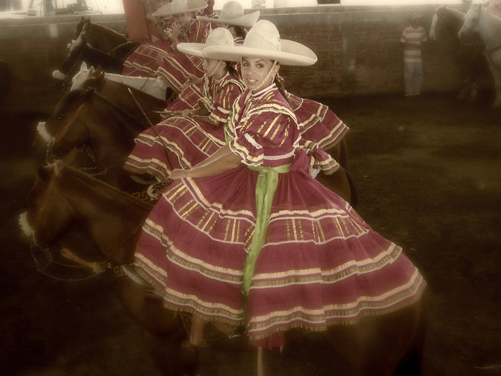 Vestidos de escaramuza charra modernos online