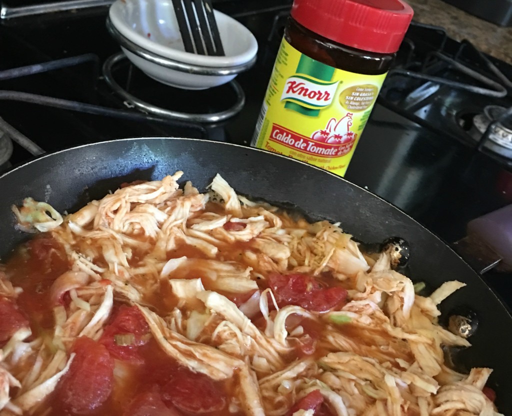 Caldo de tinga de pollo