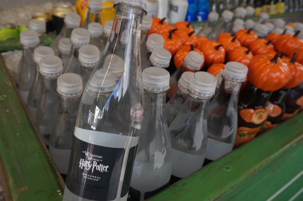 Butterbeer, served traditionally and frozen as well as pumpkin juice™, pumpkin fizz and Gilly Water are Hogsmeade beverage staples. 