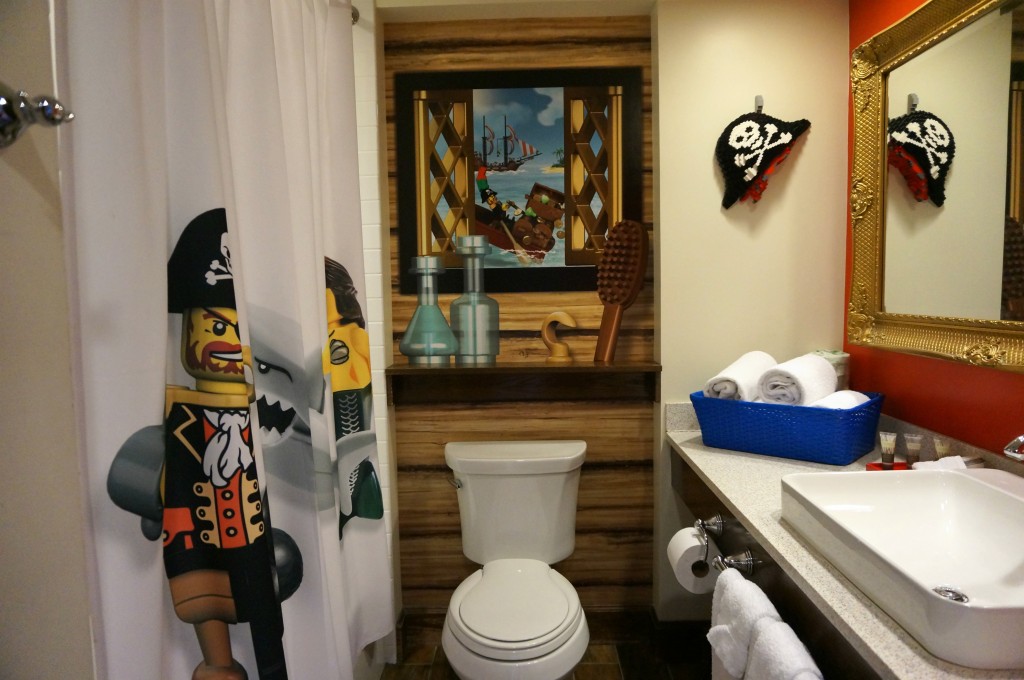 bano-del-cuarto-pirata-de-legoland-hotel