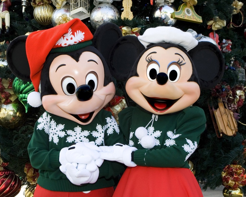 mickey-and-minnie-holiday-