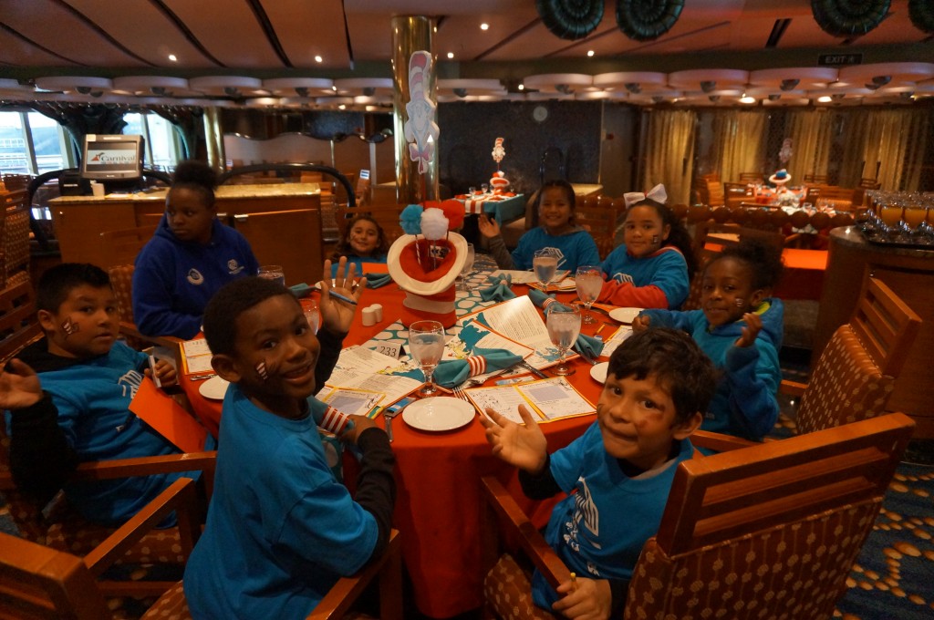 Boys and Girl Club de Long Beach, visitan el Crucero Carnival Splendor