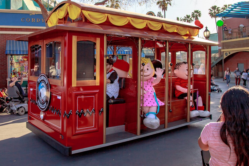 peanuts-celebration-trolley-in-boardwalk-1