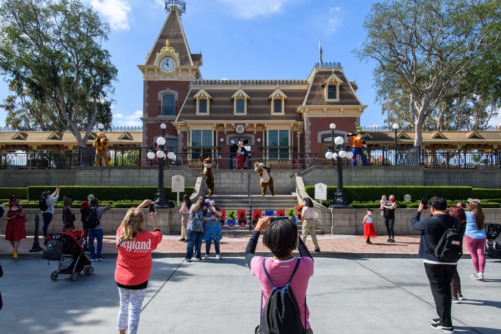 Magic Returns to Disneyland Resort Theme Parks