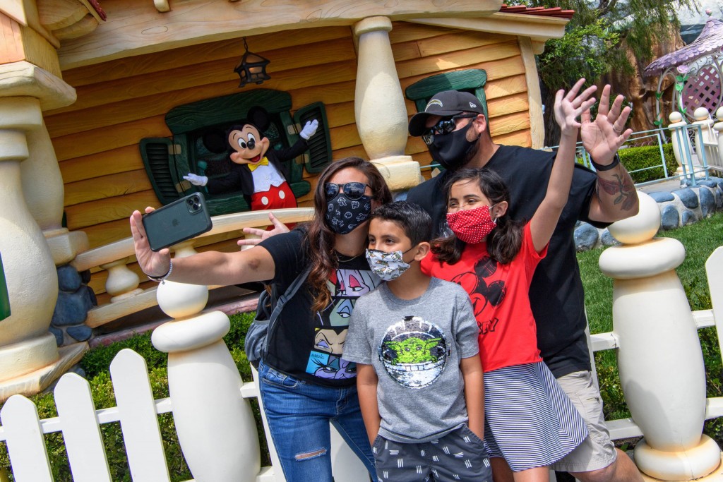 Magic Returns to Disneyland Resort Theme Parks