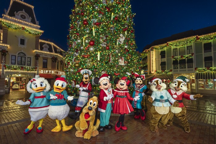 Mickey Mouse, Minnie Mouse and Pals Debut New Looks for the Holidays at Disneyland Park 