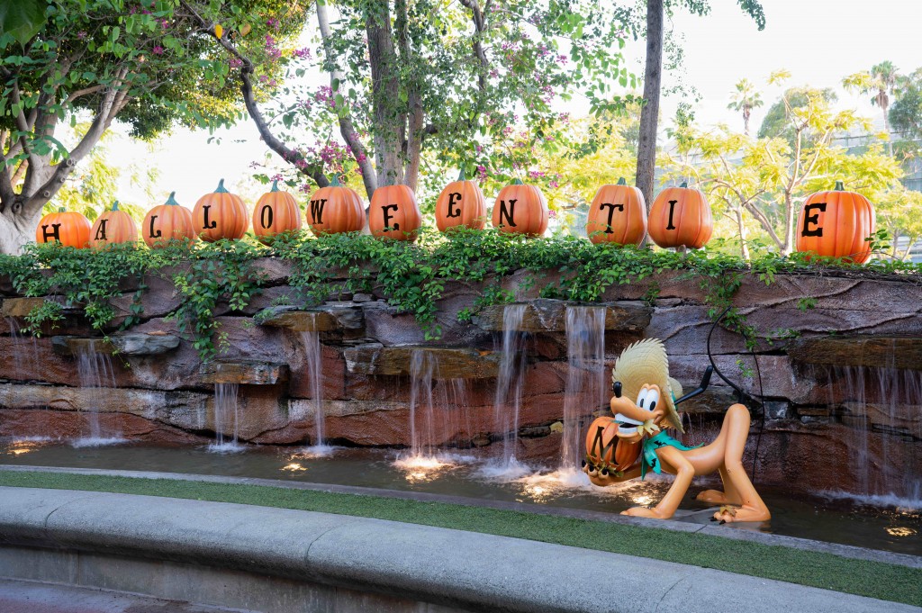 Halloween Time at the Disneyland Resort – Pluto’s Pumpkin Pursuit