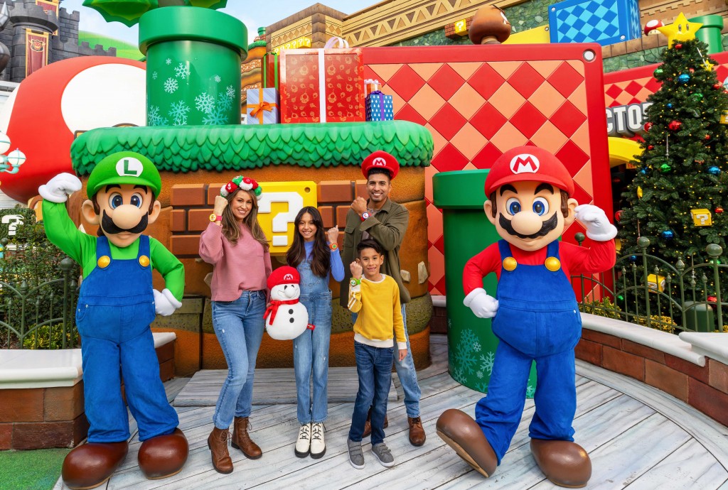 super-nintendo-world-holidays-at-ush-2025